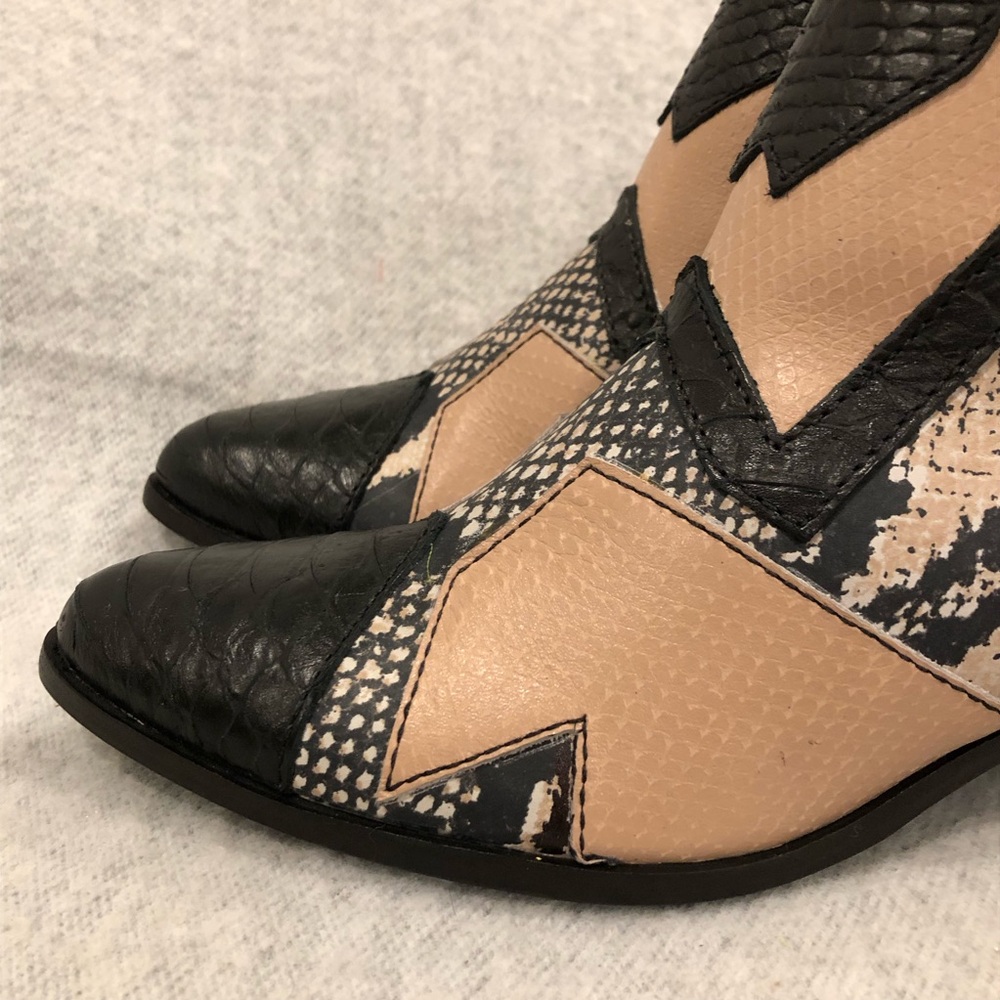 NWT - Matisse Women's Black and Tan Snake Print Ankle Boots - Picture 9 of 16